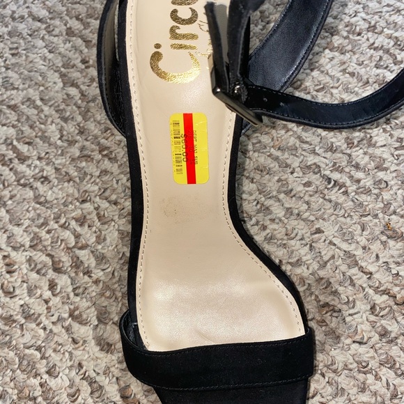 Black heels - Picture 3 of 4